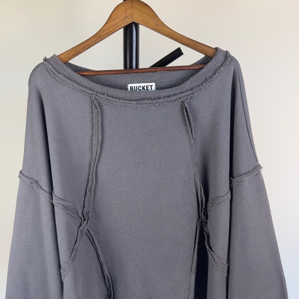 NWOT Bucket List Oversized
Raw Hem Star Sweatshirt Gray Medium